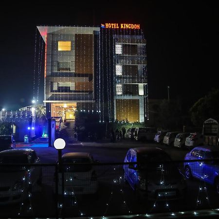 Kingdom Hotel Moga Buitenkant foto