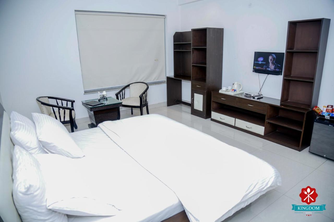 Kingdom Hotel Moga Buitenkant foto