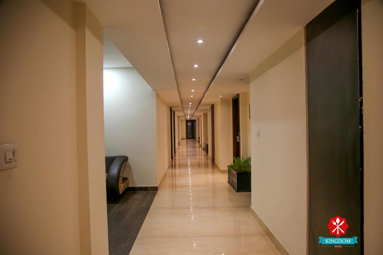 Kingdom Hotel Moga Buitenkant foto