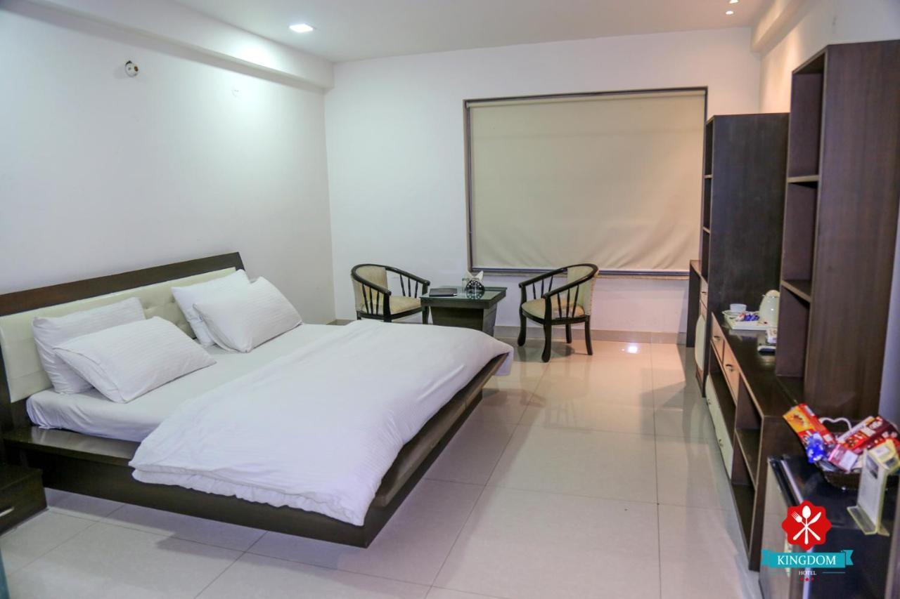 Kingdom Hotel Moga Buitenkant foto