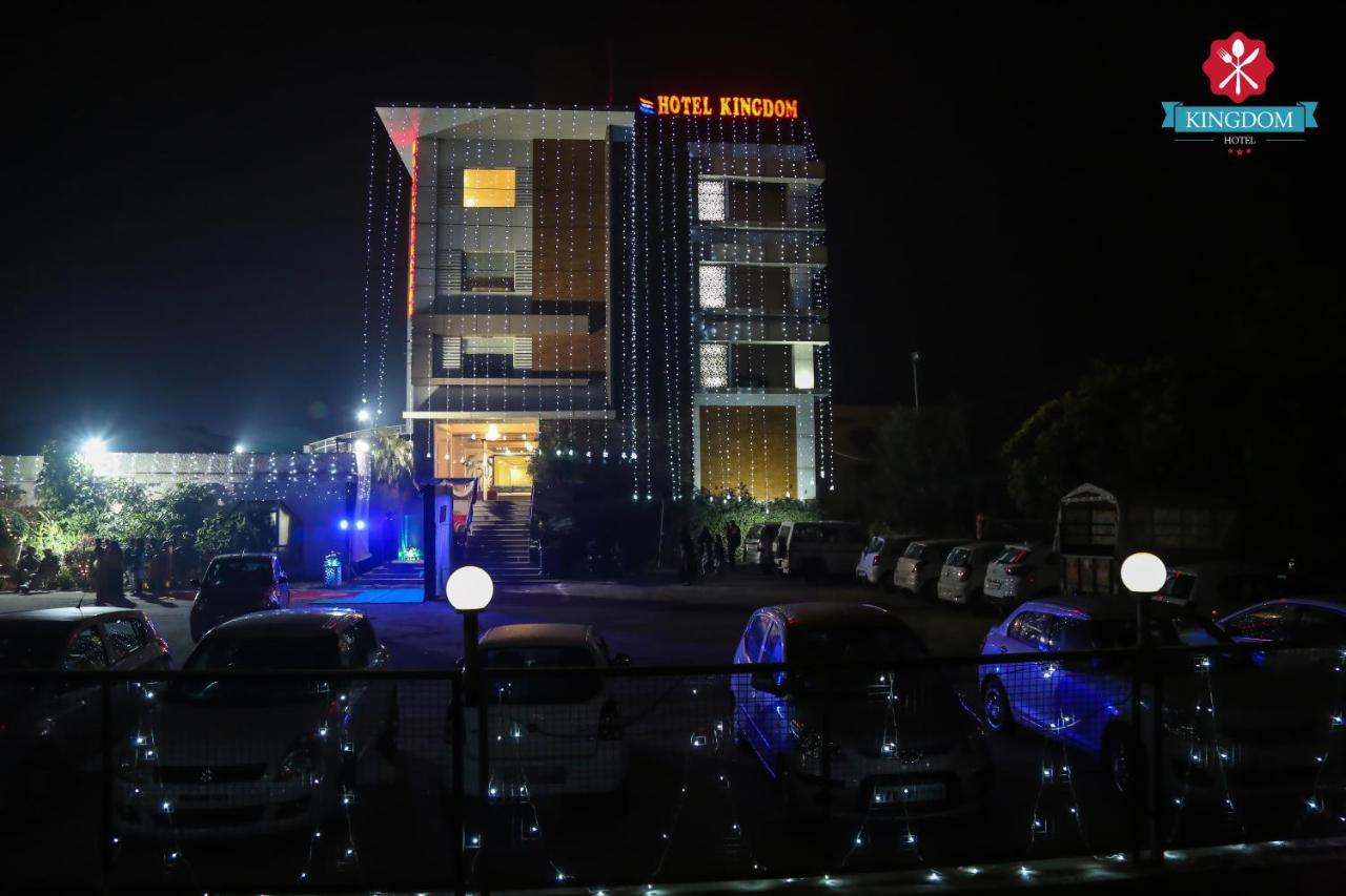 Kingdom Hotel Moga Buitenkant foto
