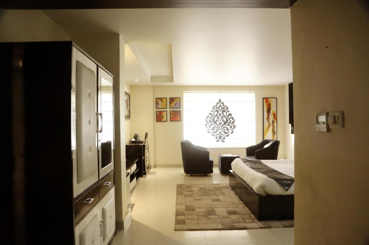Kingdom Hotel Moga Buitenkant foto